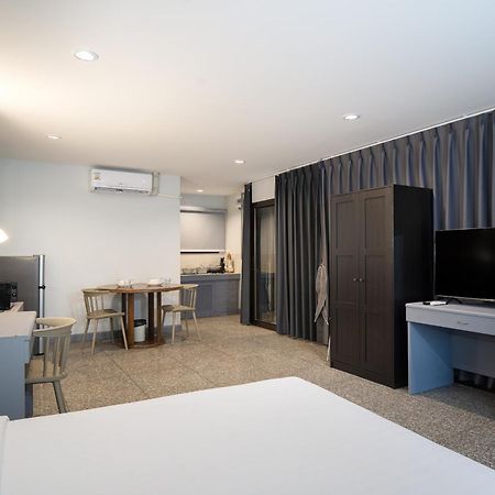 Capitel Rama 4 Aparthotel Bangkok Bagian luar foto