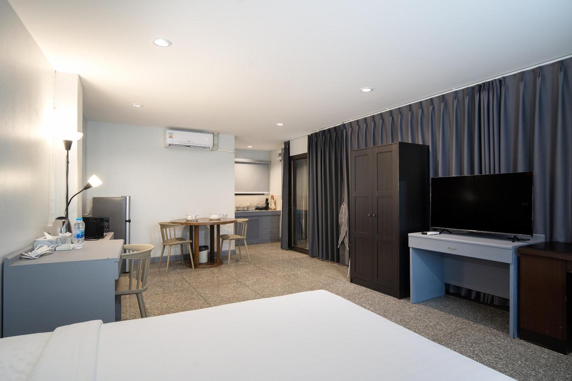 Capitel Rama 4 Aparthotel Bangkok Bagian luar foto