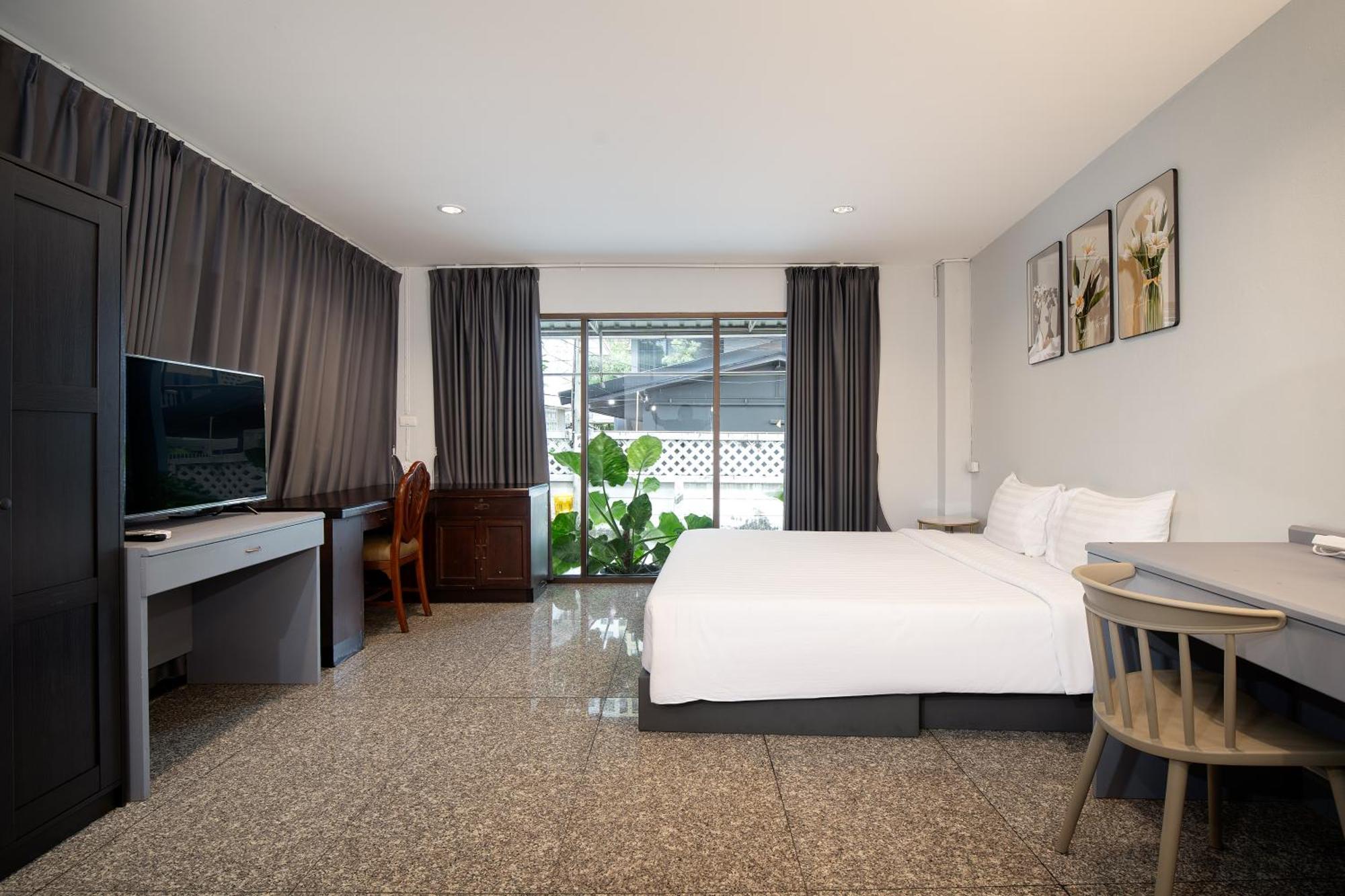 Capitel Rama 4 Aparthotel Bangkok Bagian luar foto